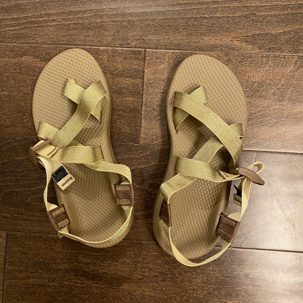 Chacos Cloud Metallic Gold 7 ☁️ 🥇